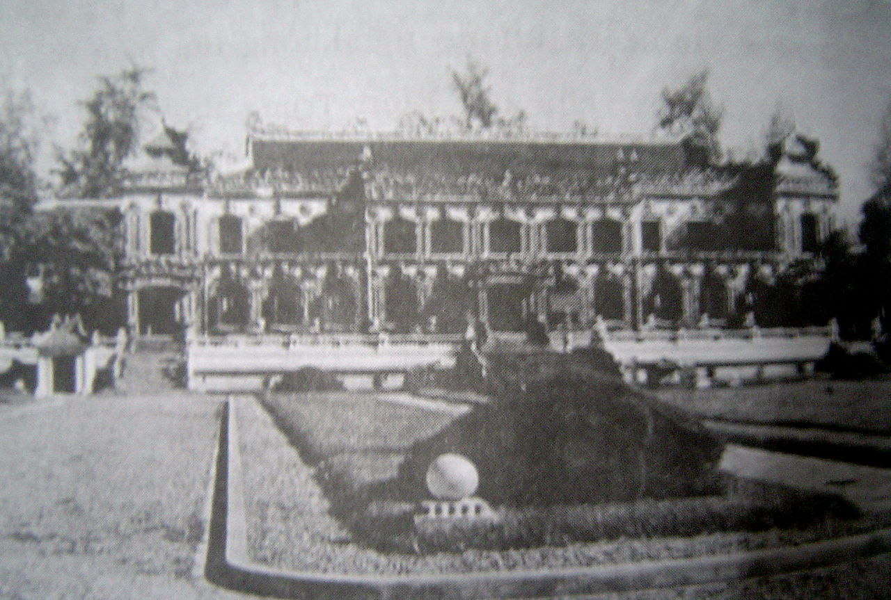 Điện Kiến Trung năm 1930