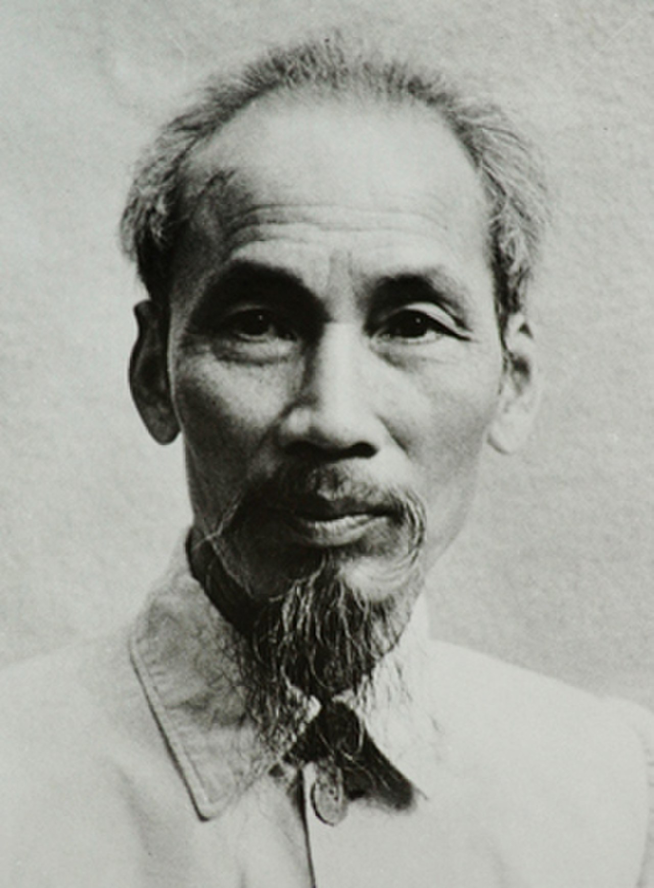 Ho Chi Minh 1946.jpg
