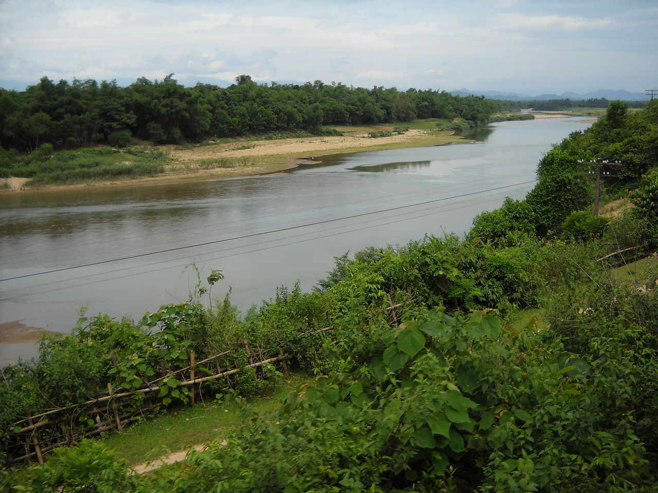 Sông Ngàn Sâu, đoạn qua Vũ Quang, Hà Tĩnh.JPG